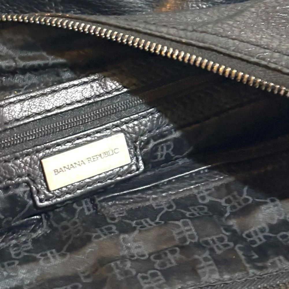 Elegant Black Leather Shoulder Bag